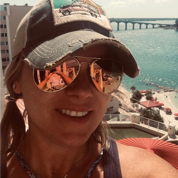 Meet your Posher, Christie - Picture 1 of 1